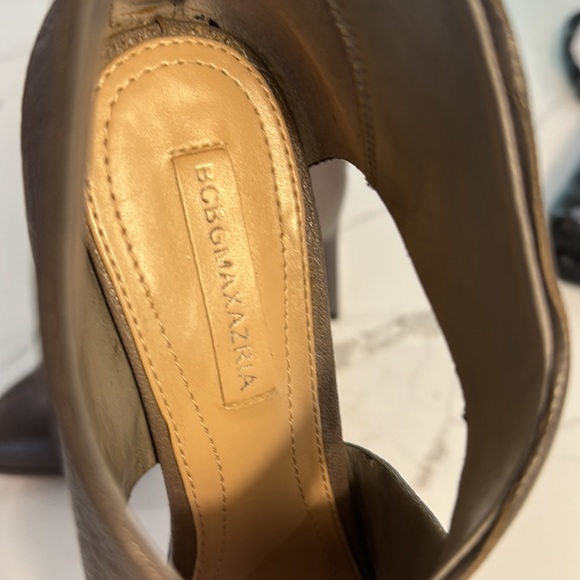 BCBGMAXAZRIA- impossible to pronounce, and to forget. Vero Cuoio Leather Heels - Picture 6 of 9